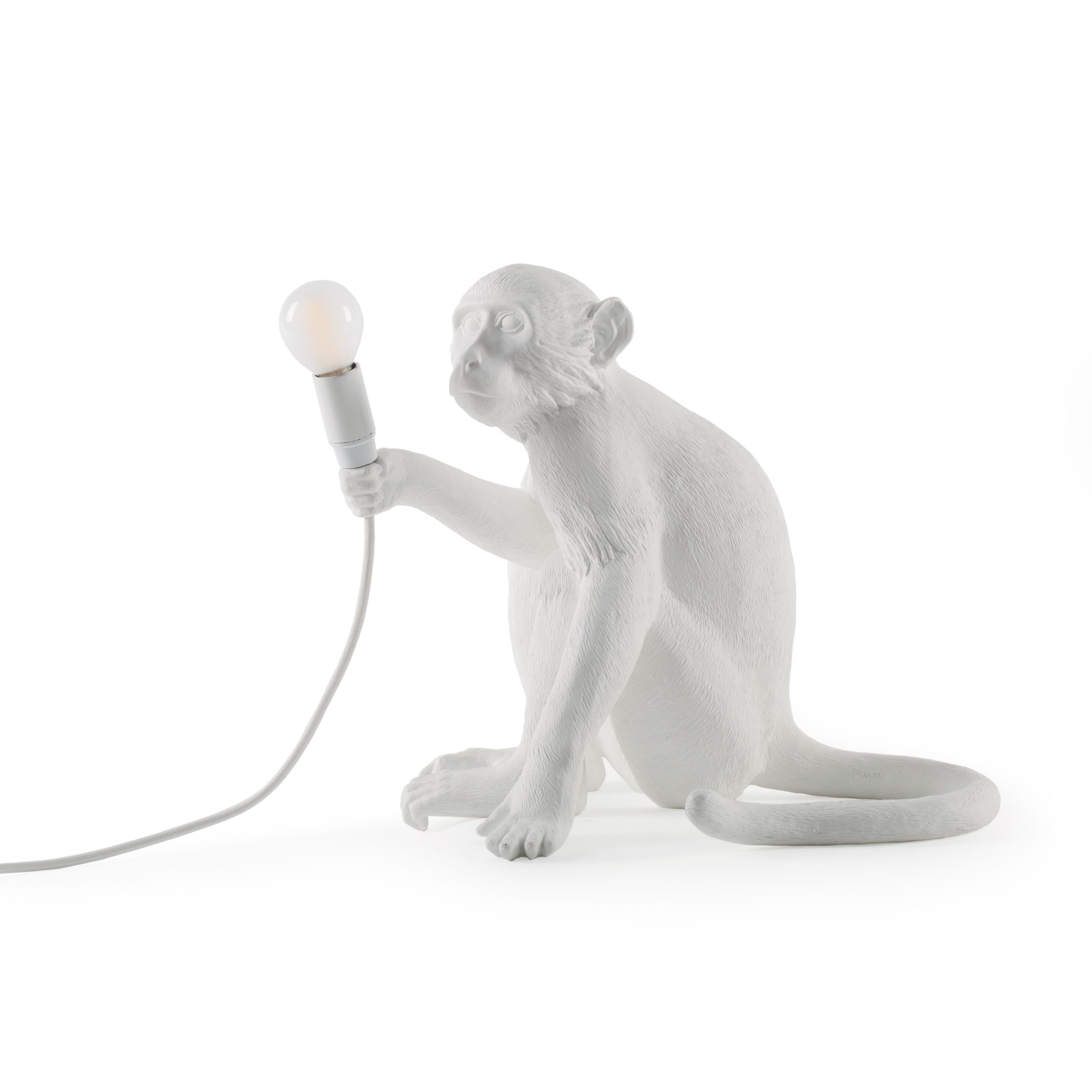 Seletti Monkey Indoor Lamp White, der sidder