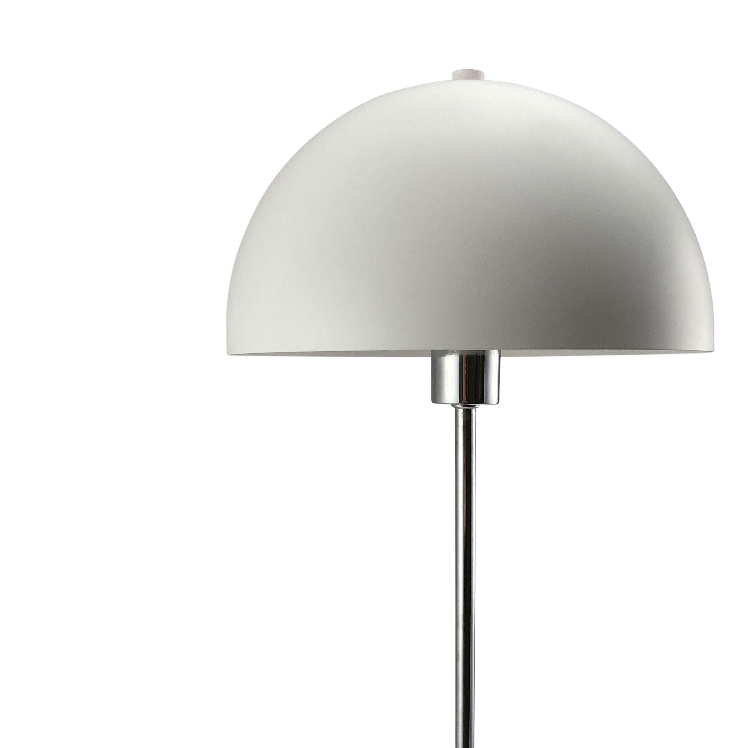 Dyberg Larsen Garda genopladelig bordlampe, hvid/krom