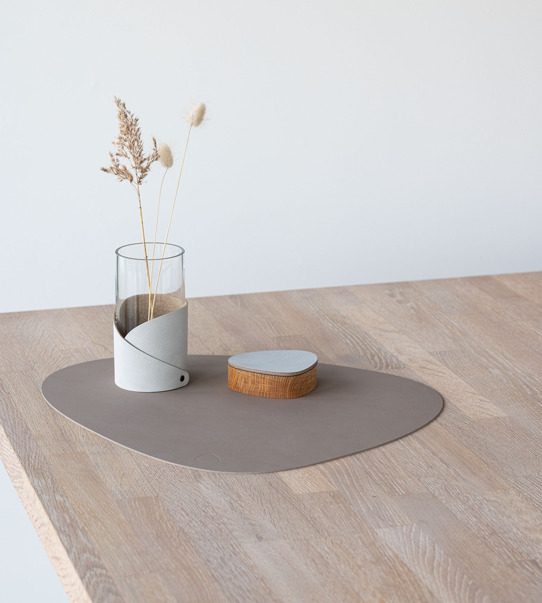 Lind DNA Table Mat Curve L, Clay Brown