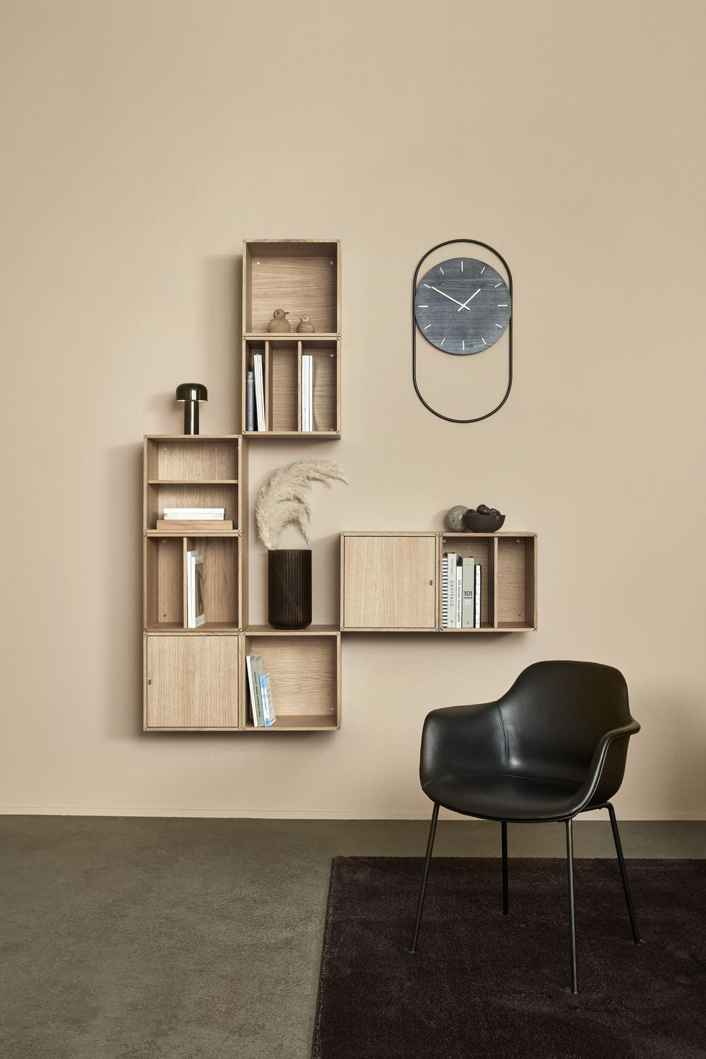 Andersen Furniture A-väggvägg, ekklockskiva/mässingsring