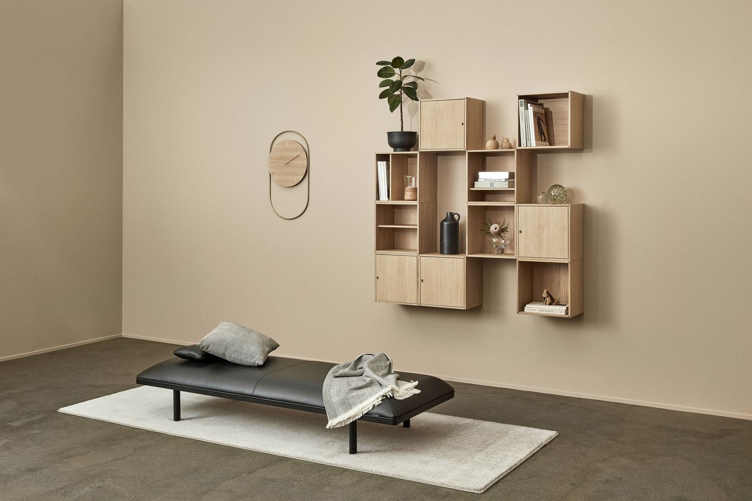 Andersen Furniture A-väggvägg, ekklockskiva/mässingsring