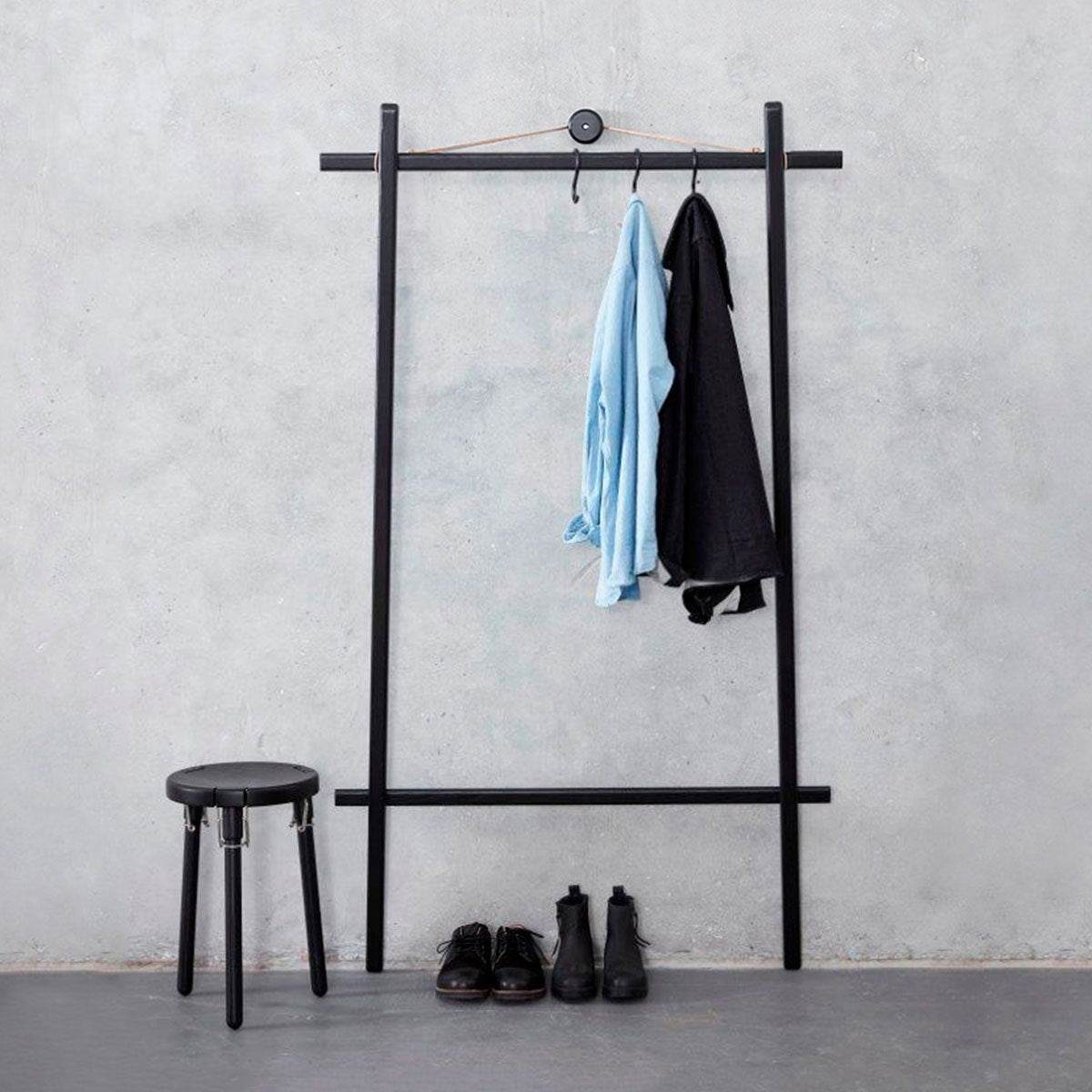 Andersen Furniture Garderobsställ, svart aska