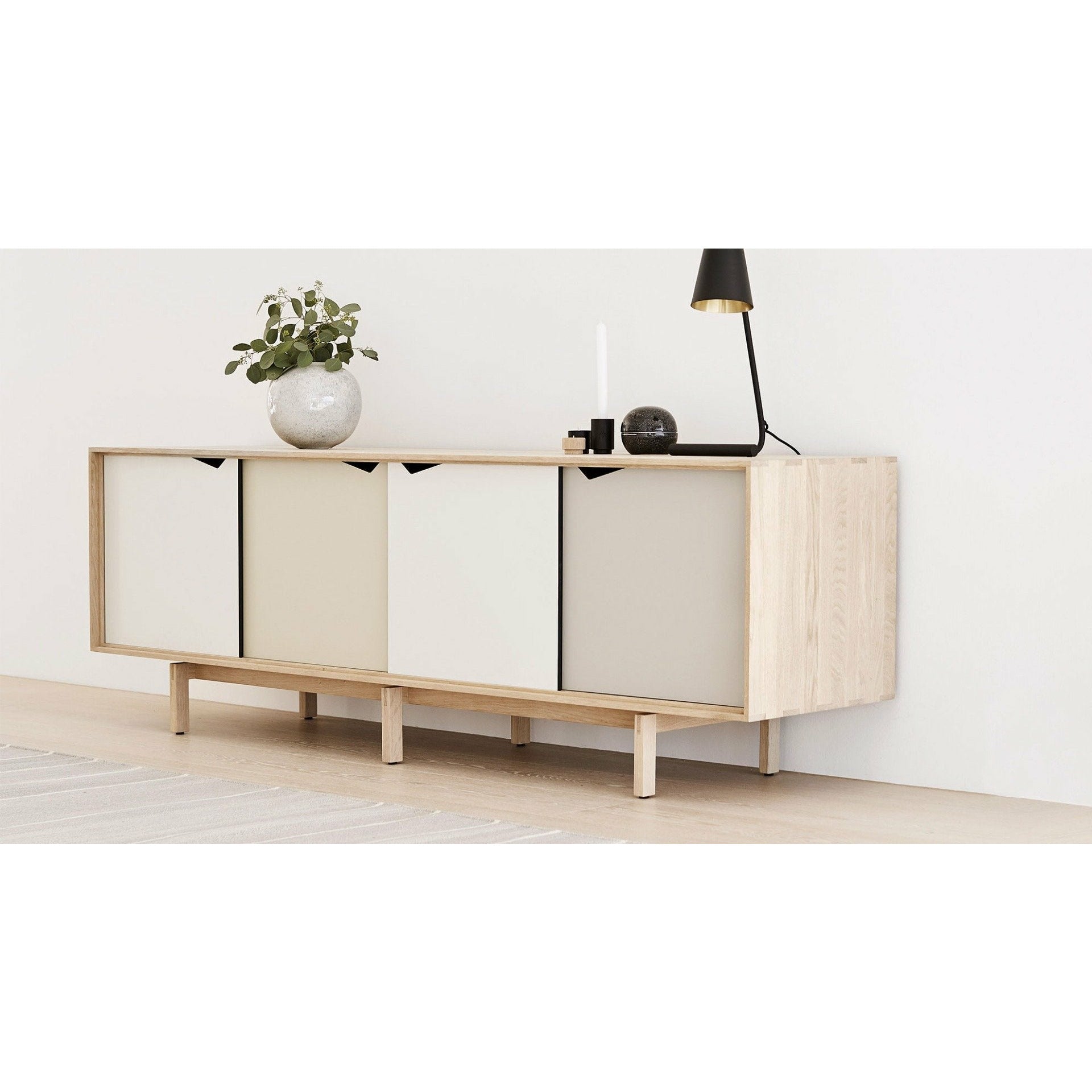 Andersen Furniture S1 Sideboard Sæbet Eg, Flerfarvede Låger, 200cm