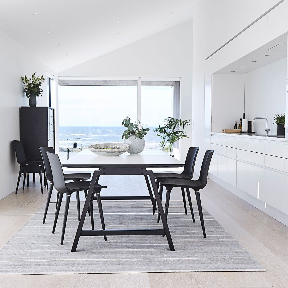 Andersen Furniture T1 Udtræksbord, Hvid Laminat, Sort Understel, 160cm