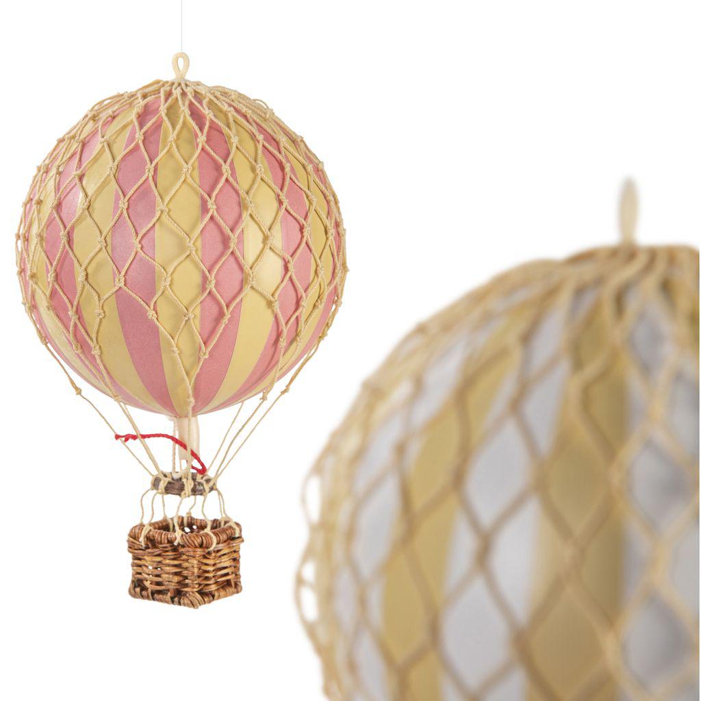 Authentic Models Flying the Skies Uro med Luftballoner, Pastel