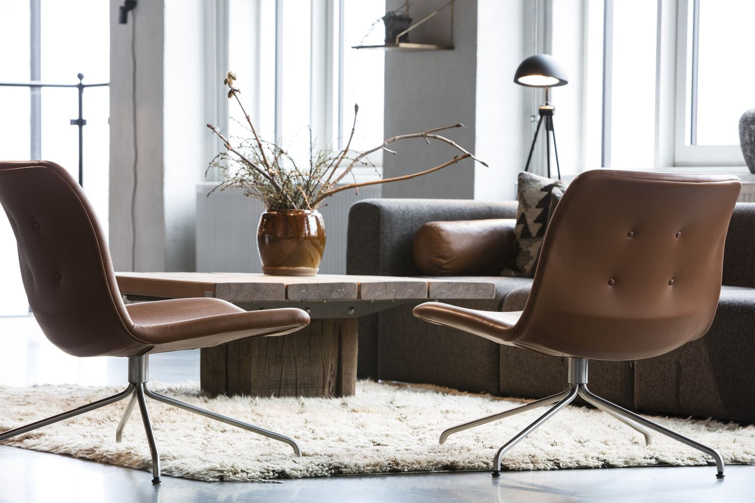 Bent Hansen Primum Lounge -stol utan armstöd, rostfritt stålramar/Cognac Adrian läder