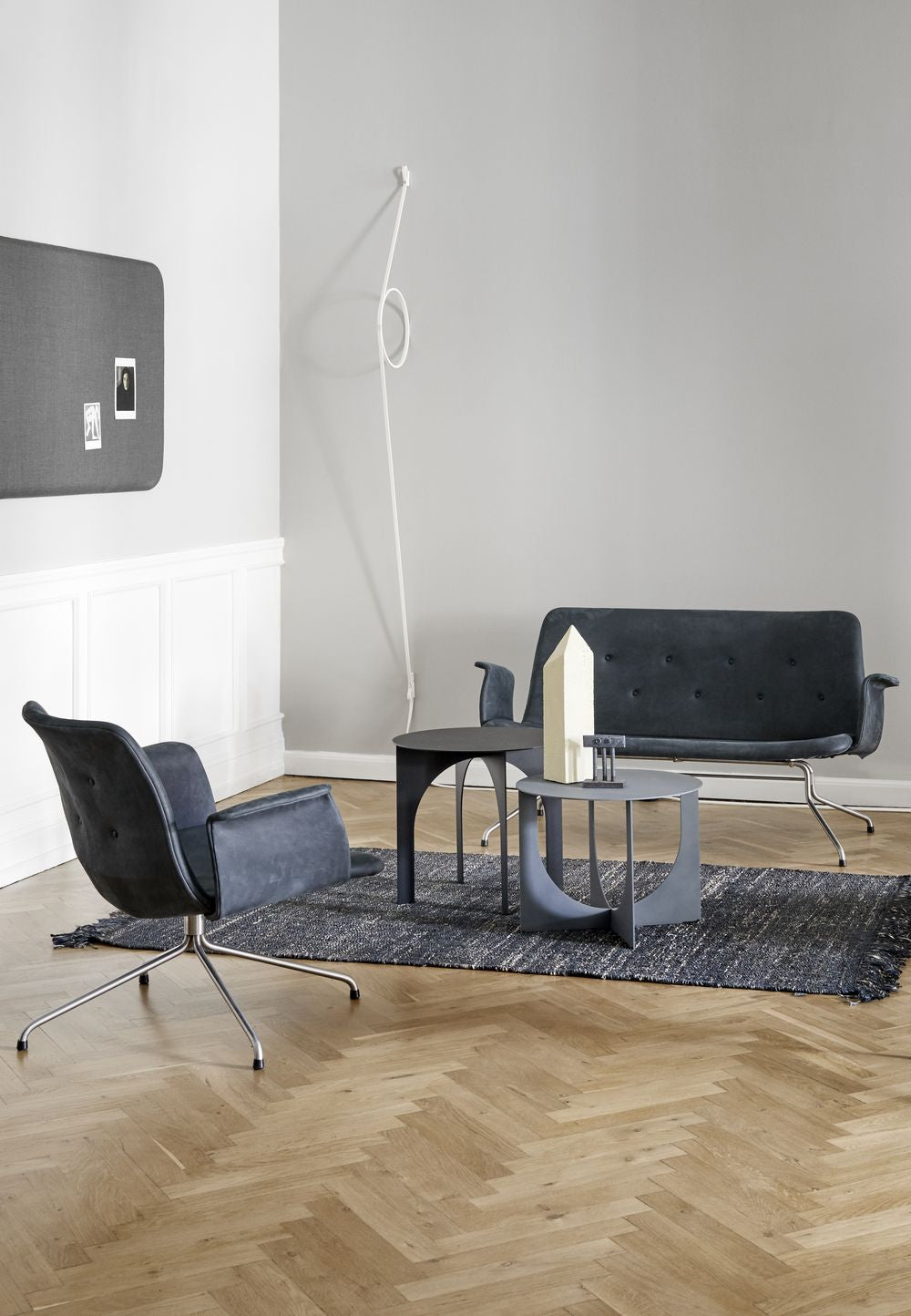 Bent Hansen Primum 2-sits soffa med armstöd, ram i svart pulverbelagd stål/svart Adrian läder