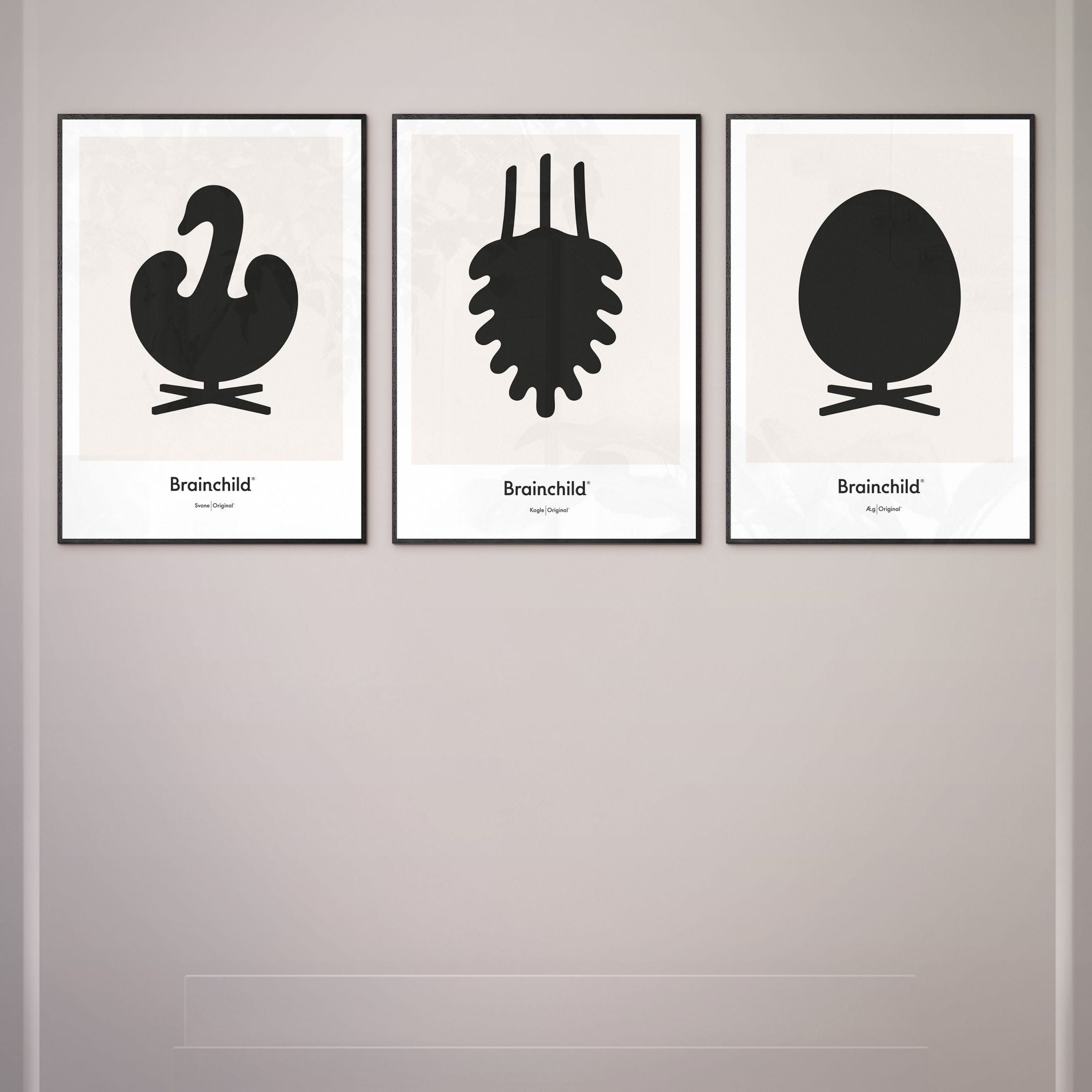 Brainchild Swan Design Icon -affisch, ram i lätt trä 30x40 cm, grå
