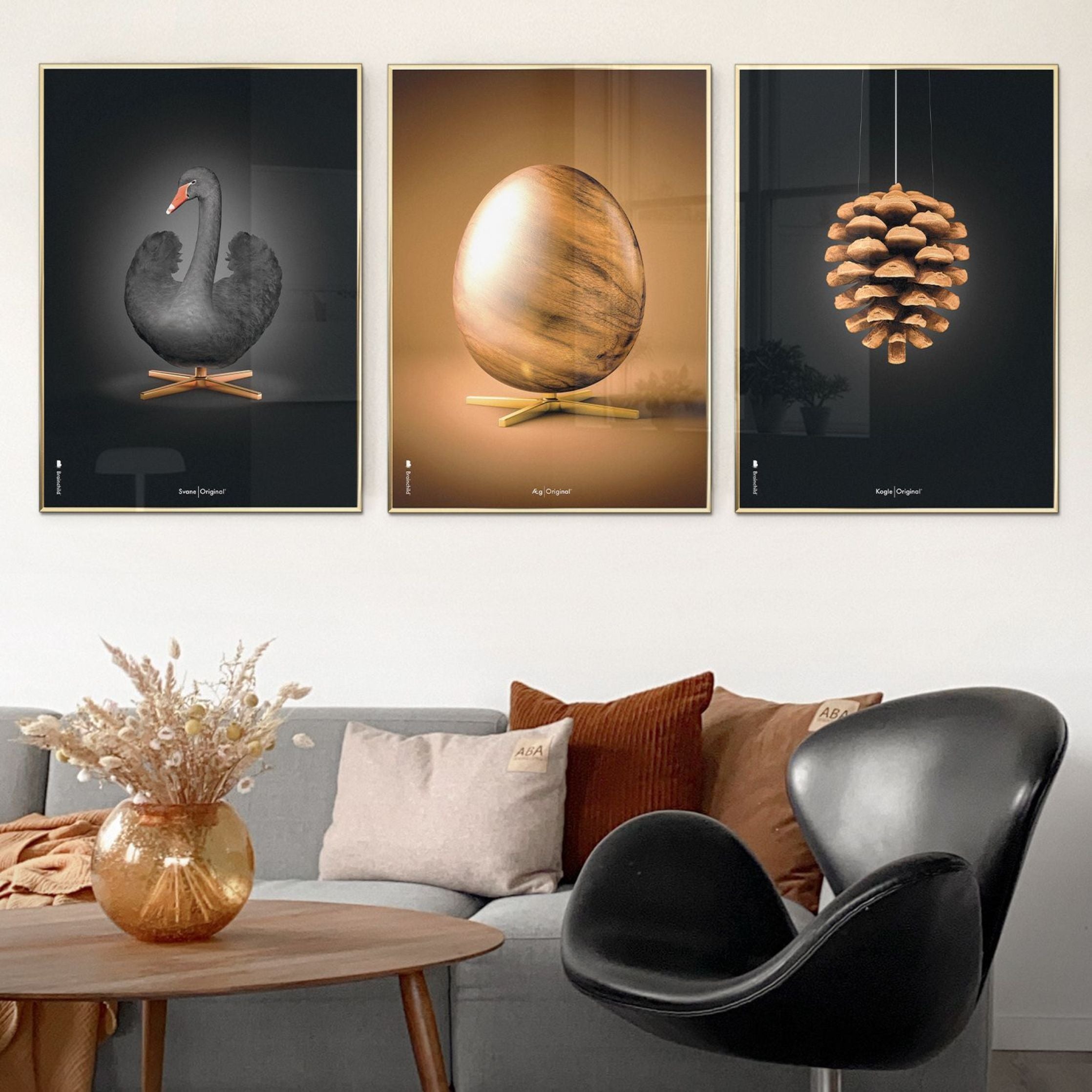 Brainchild Swan Classic -affisch, ram i lätt trä A5, svart/svart bakgrund