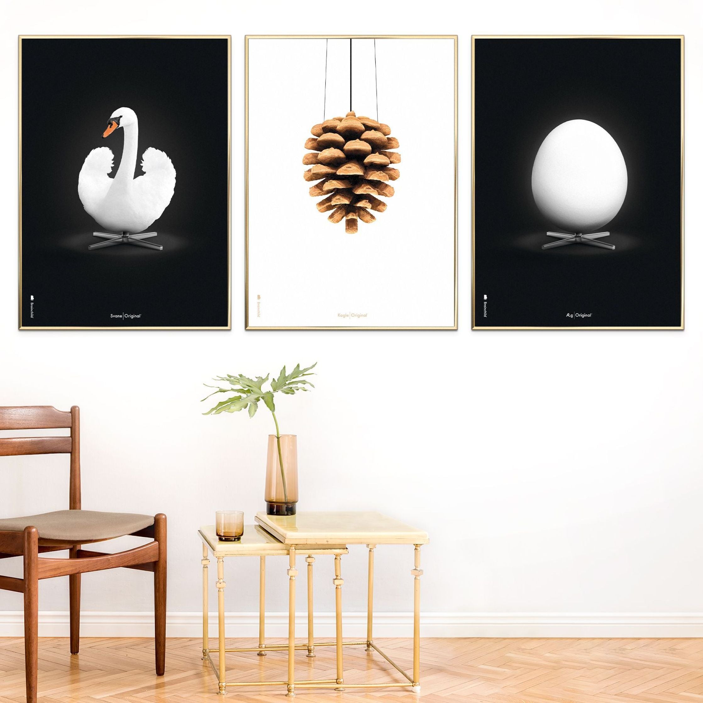Brainchild Swan Classic -affisch, ram i lätt trä A5, vit/svart bakgrund
