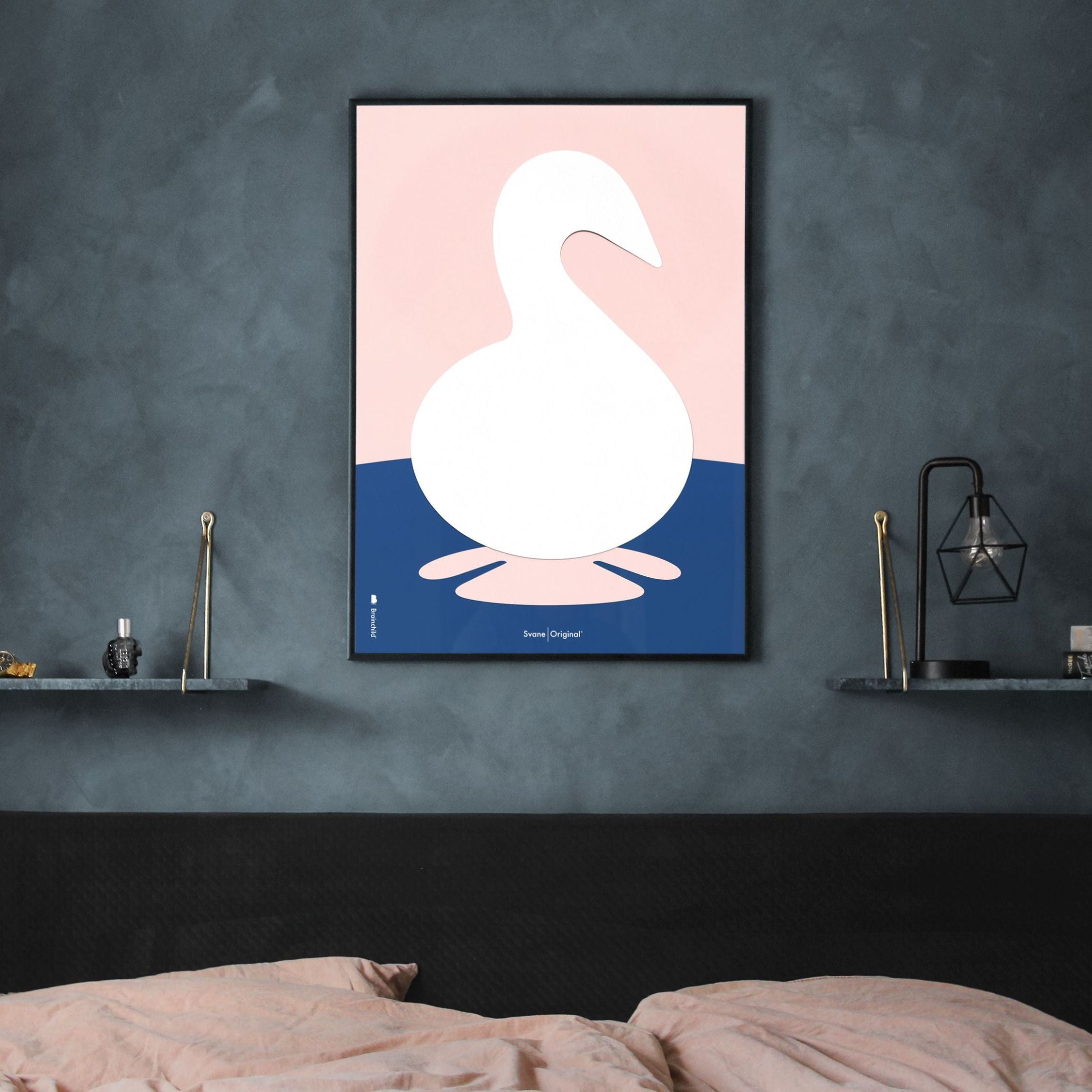 Brainchild SWAN PAPER CLIP -affisch ingen ram 50x70 cm, rosa bakgrund