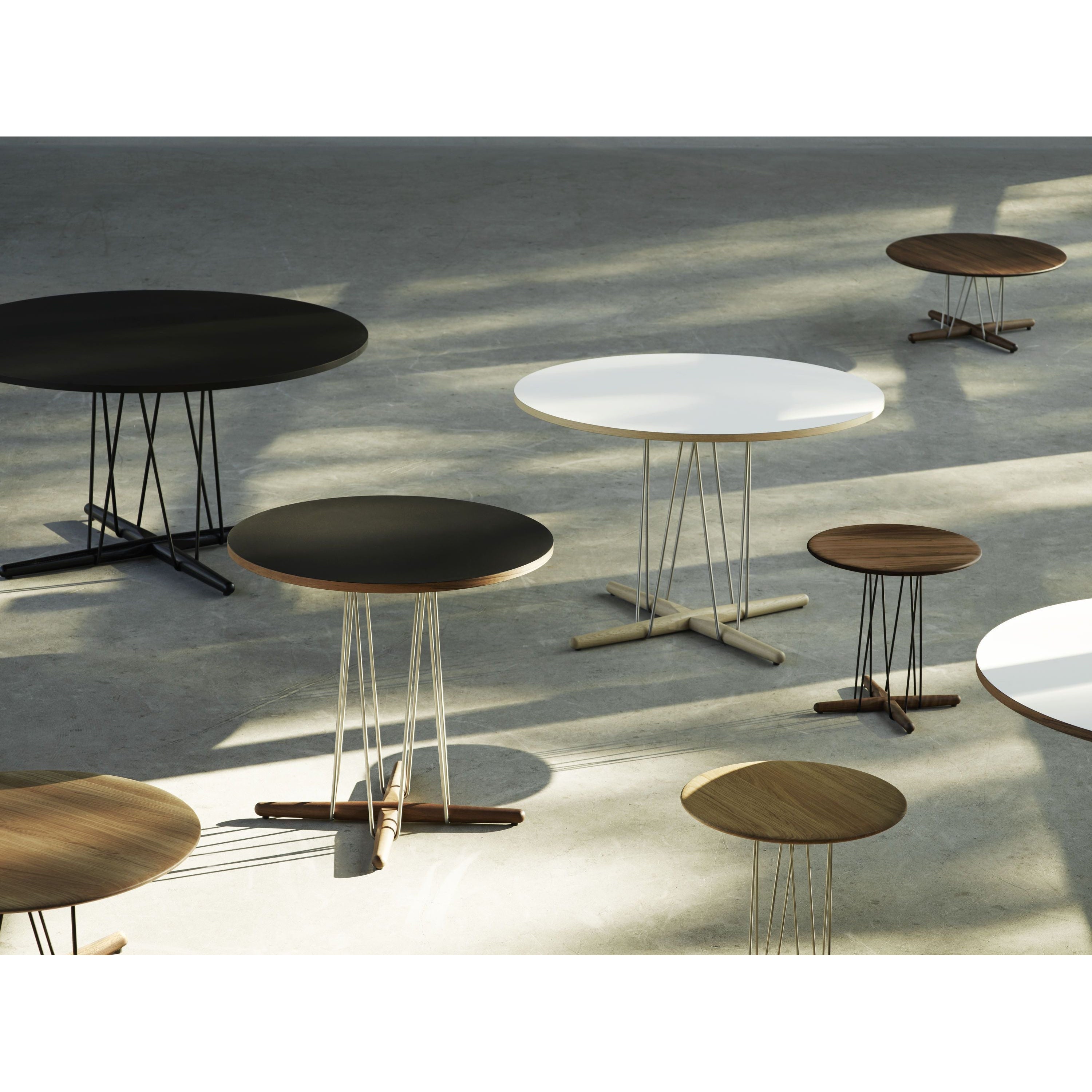 Carl Hansen E021 Embrace Lounge Table, oljad ek, Ø 80 cm