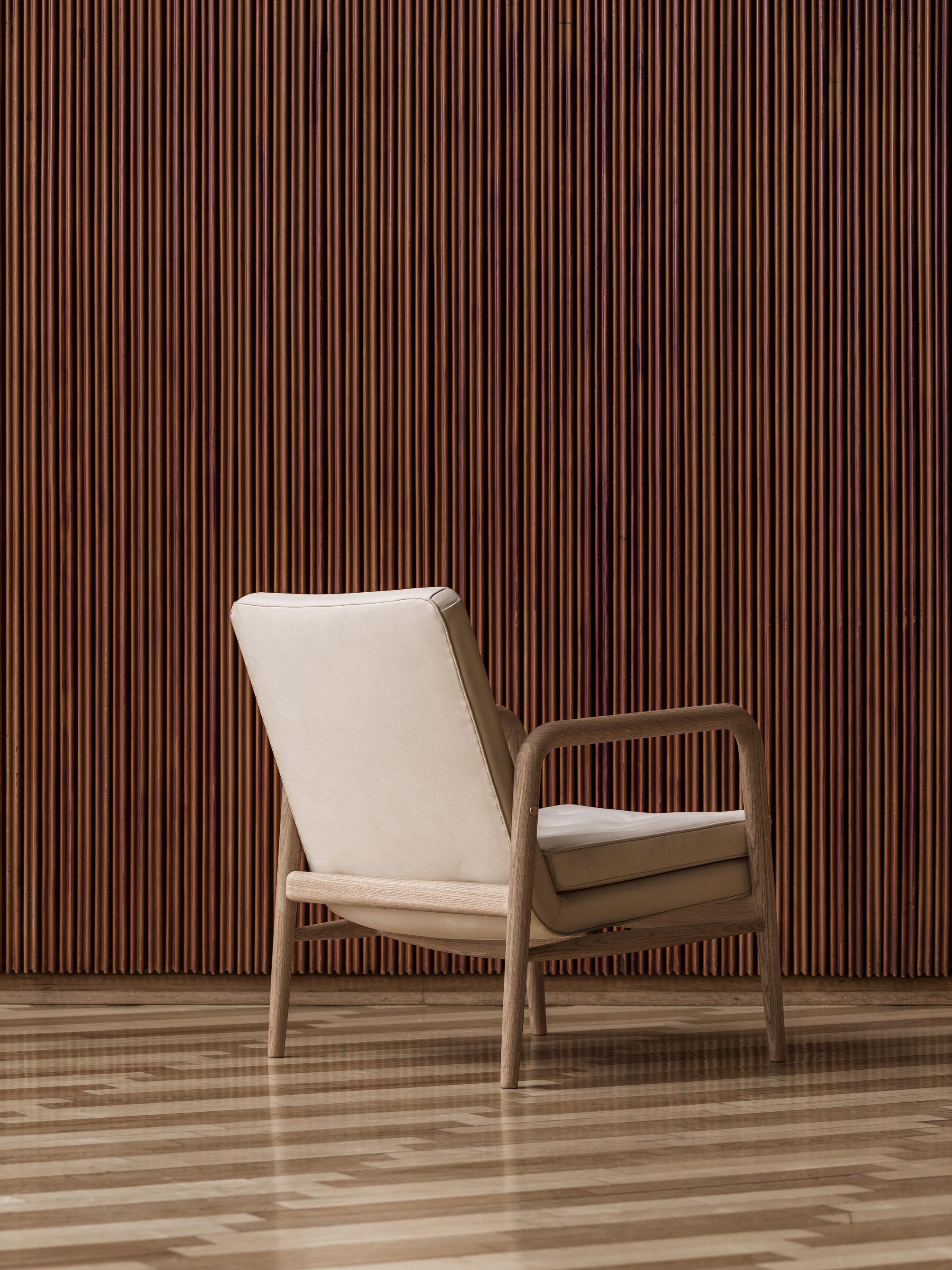 Carl Hansen VLA76 Foyer Lounge Chair, Oak Oiled/Leather Sif 90
