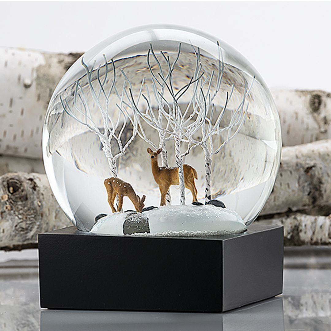 Cool Snow Globes Hjort i träens snöboll