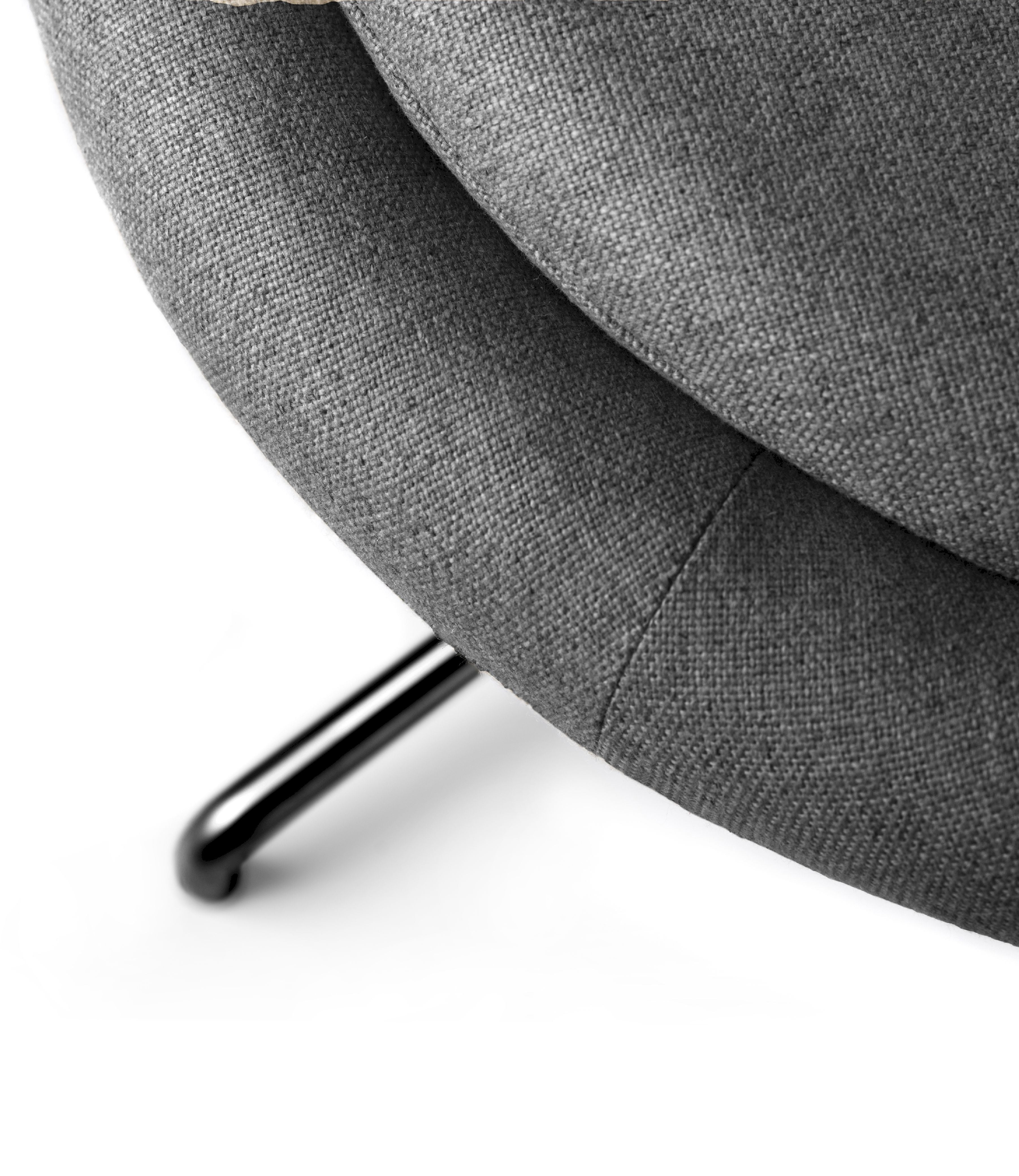 FDB Møbler L41 Bellamie Lounge -stol med svängbar ram, mörkgrå/svart