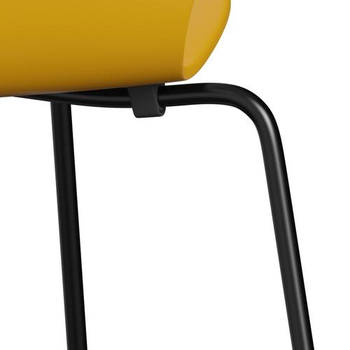 Fritz Hansen 3107 skalstol, svart/lackerad sann gul