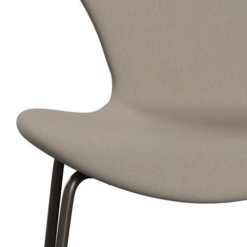 Fritz Hansen 3107 stol helt vadderad, brun brons/komfort vit grå