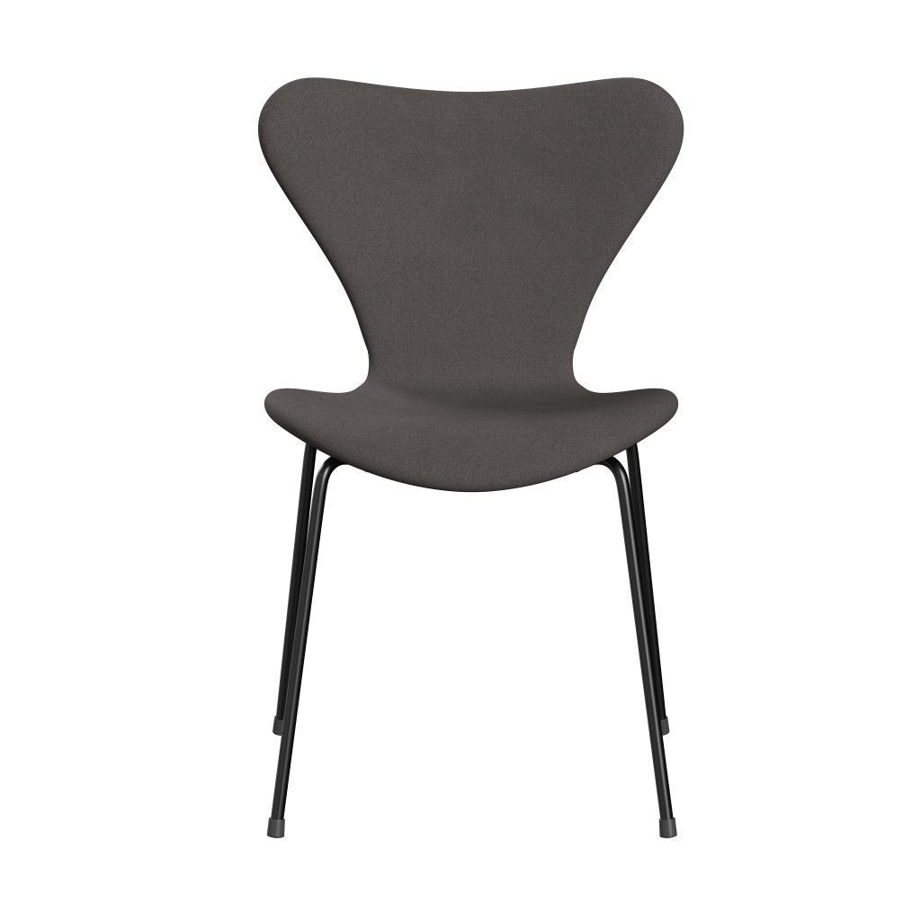 Fritz Hansen 3107 stol helt vadderad, svart/komfort mörkgrå (C60008)
