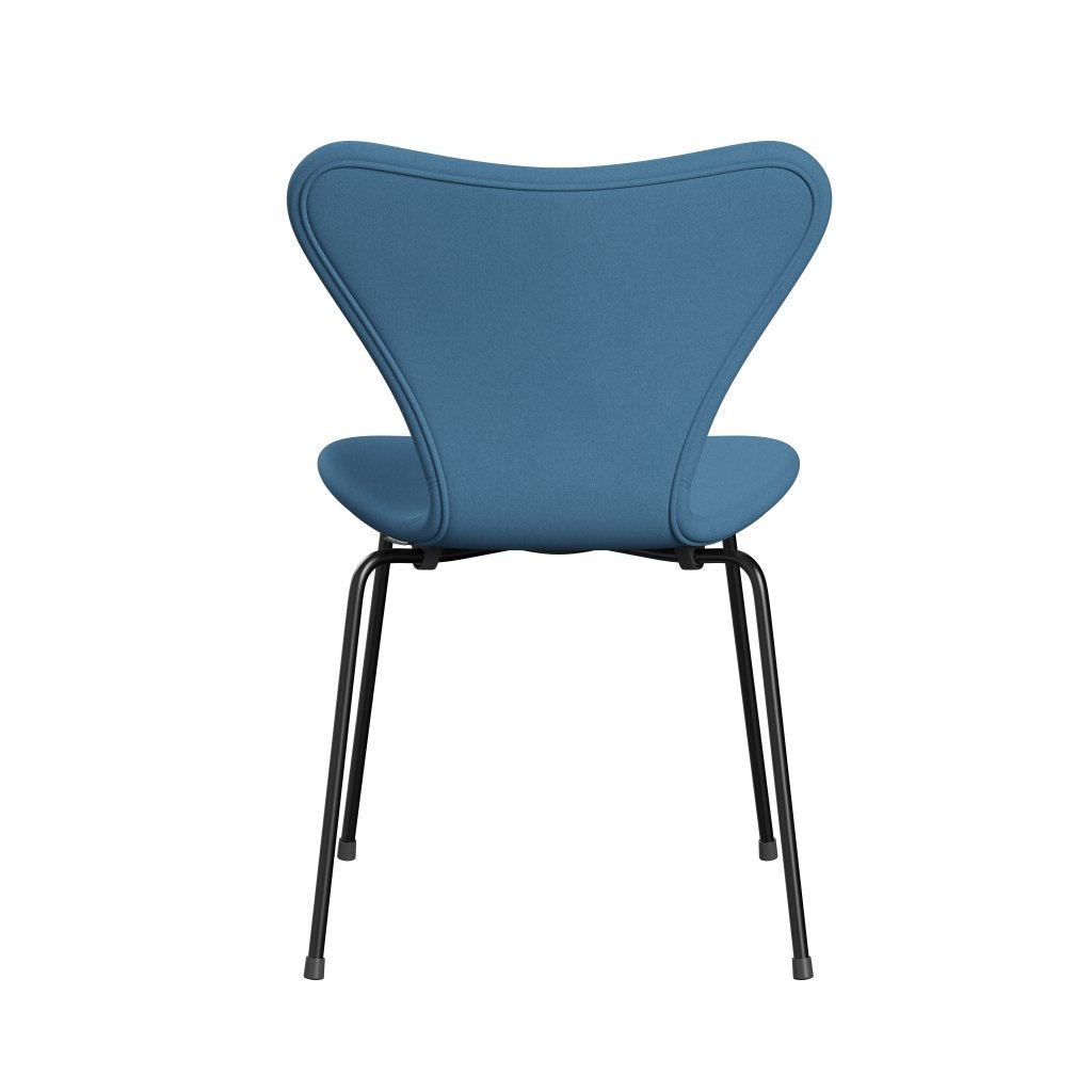 Fritz Hansen 3107 stol helt vadderad, svart/komfortljusblå (C01124)