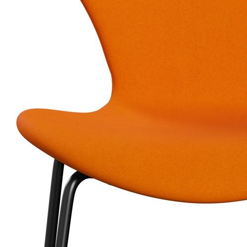 Fritz Hansen 3107 stol helt vadderad, svart/divina mörk orange