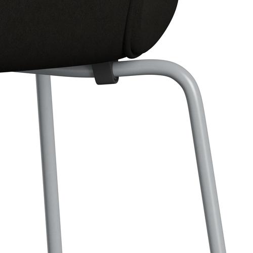 Fritz Hansen 3107 stol helt vadderad, silvergrå/komfort svart (C61013)