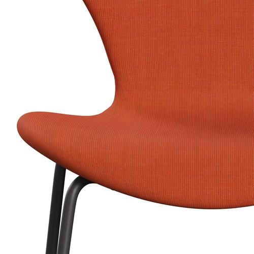 Fritz Hansen 3107 stol helt vadderad, varm grafit/duk dammig orange