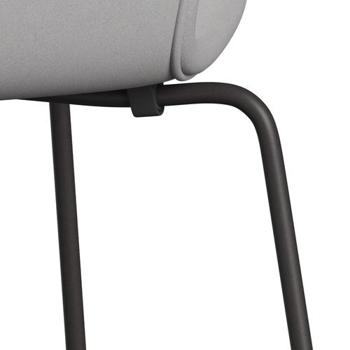 Fritz Hansen 3107 stol helt vadderad, varm grafit/komfort vit/grå