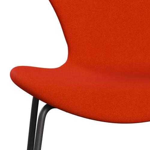 Fritz Hansen 3107 stol helt vadderad, varm grafit/divina orange/röd