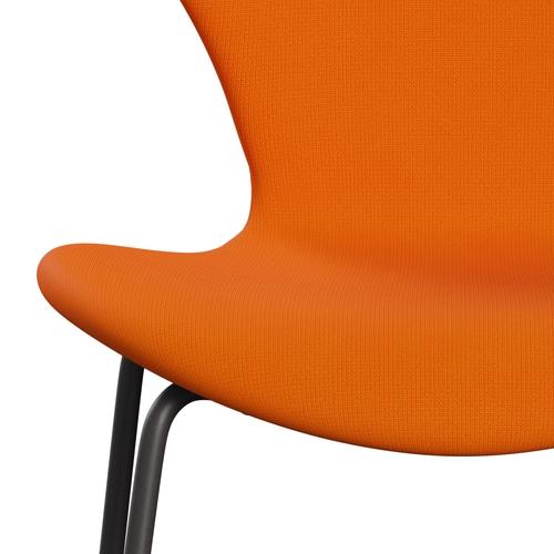 Fritz Hansen 3107 stol helt vadderad, varm grafit/berömmelse orange (F63077)
