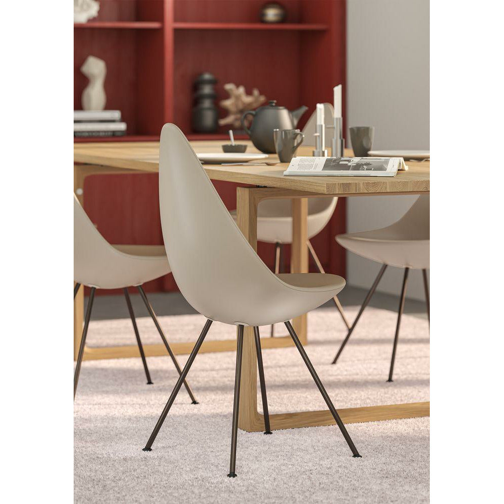 Fritz Hansen Dr ben Stol Warm Graphite Light Beige