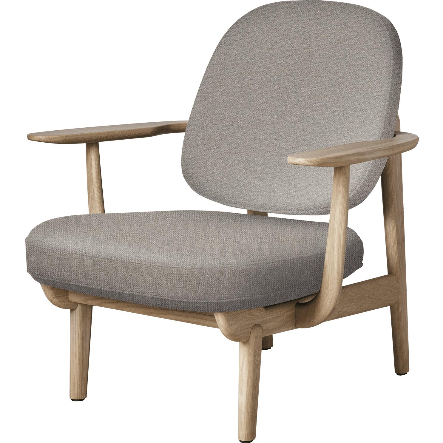 Fritz Hansen Peace Lounge Chair Lacked Oak, Light Beige