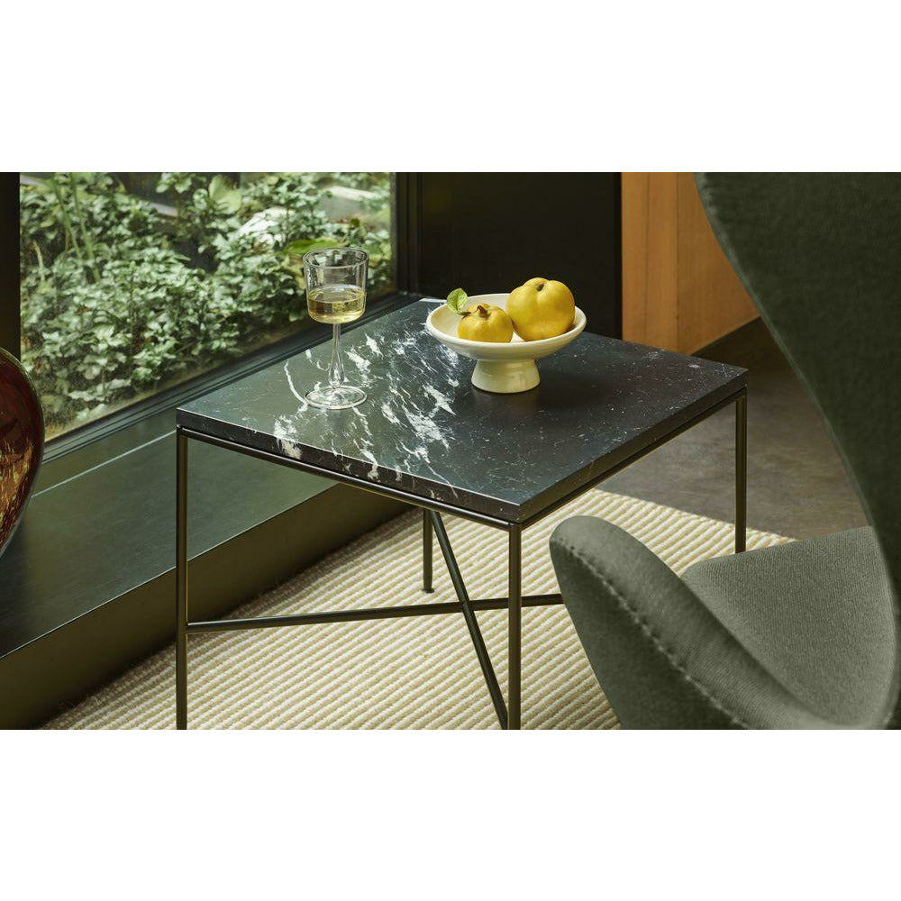 Fritz Hansen MC330 fyrkantig soffbord, gräddefärgad marmor