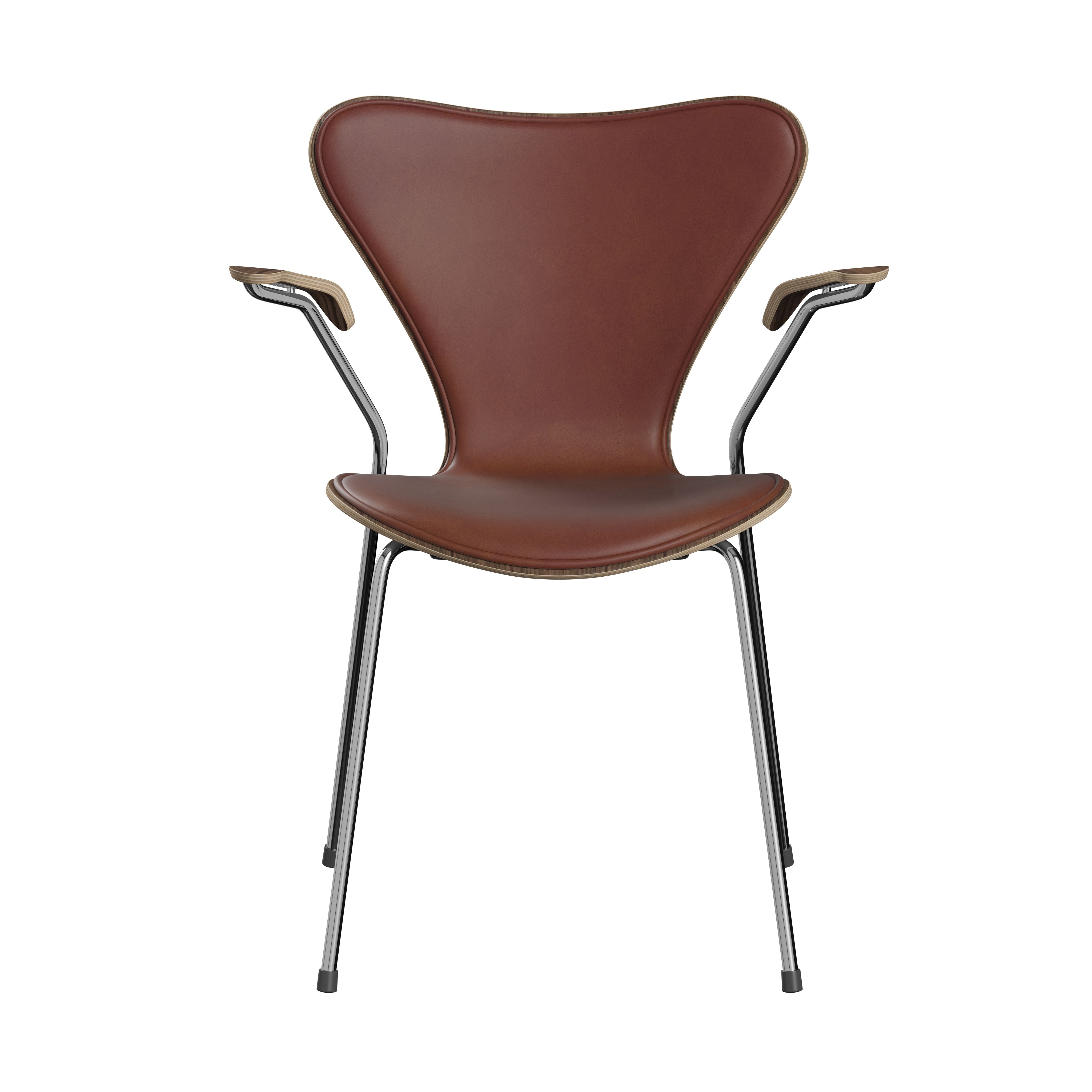 Fritz Hansen 3207 stol, framklädd med Grace Chestnut Leather - Jubileumssamling