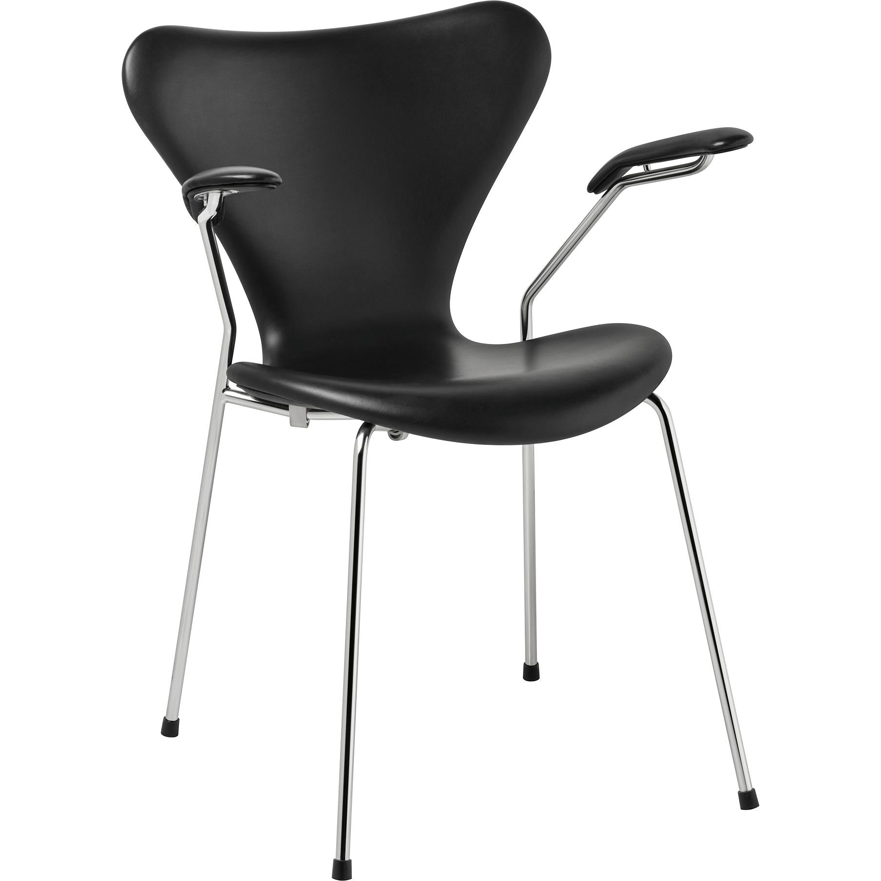 Fritz Hansen Serie 7 -stol med armstöd helt vadderat läder mjukt, svart