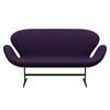 Fritz Hansen Svan soffa 2-sits, svart lackerad/komfort mörk lila