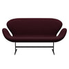 Fritz Hansen Svan soffa 2-person, svart lackerad/komfort lila/mörkröd