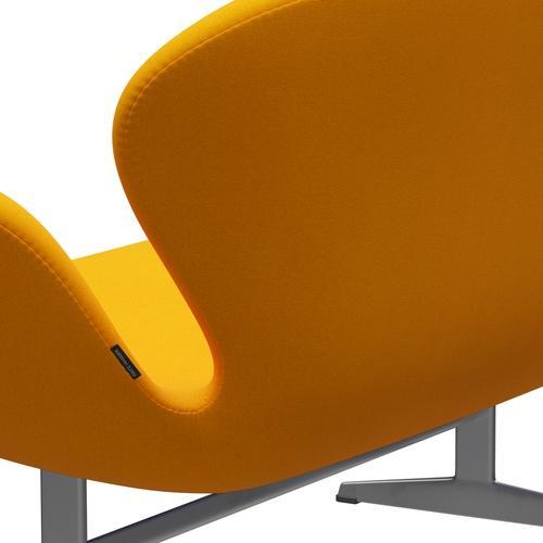 Fritz Hansen Svan soffa 2-personers, silvergrå/tonus gul orange