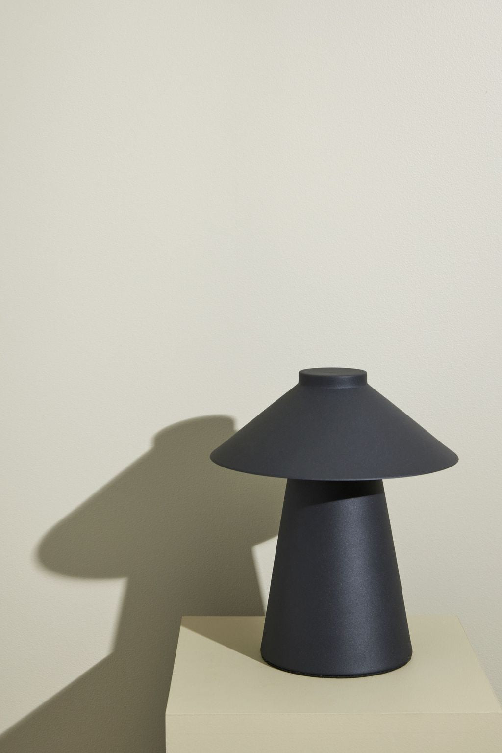 Hübsch Chipper bordslampa, svart