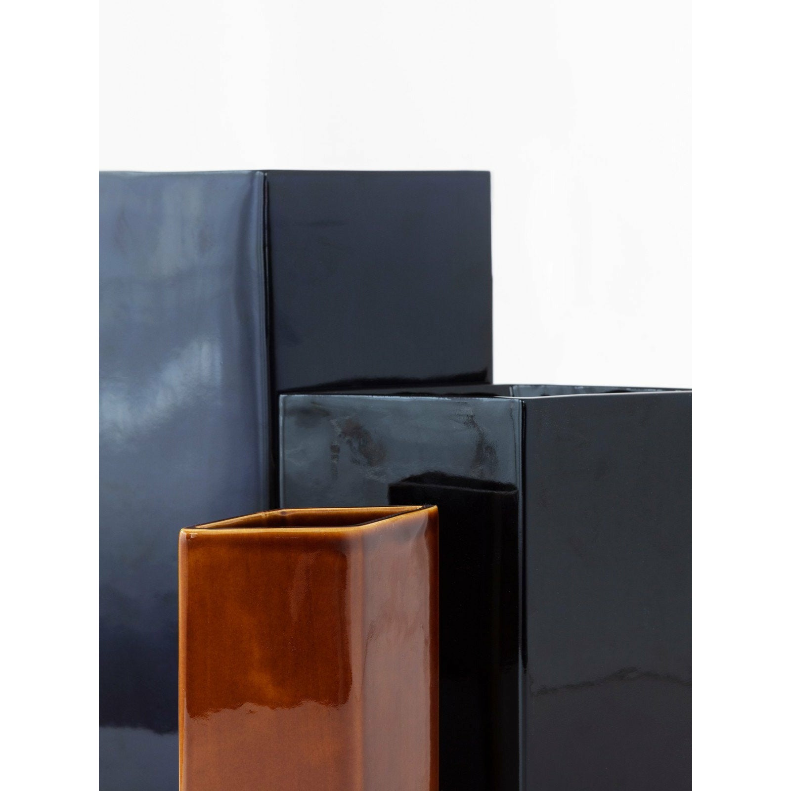 Iittala Ruutu Ceramic Vase Black, 22,5cm