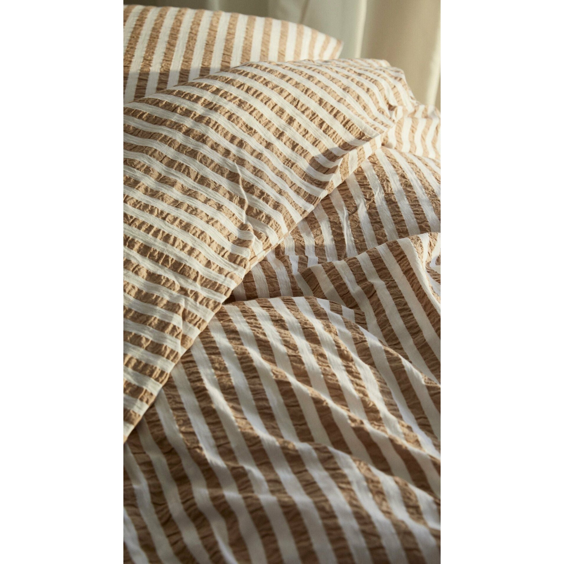 Juna Bæk & Wave Lines sängkläder 140x200 cm, sand/vit