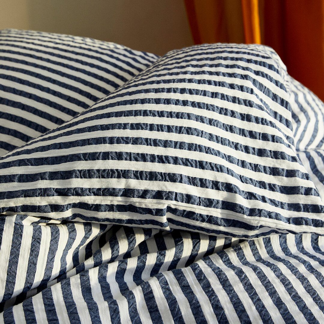 Juna Bæk & Wave Lines sängkläder 200x220 cm, mörkblå/vit