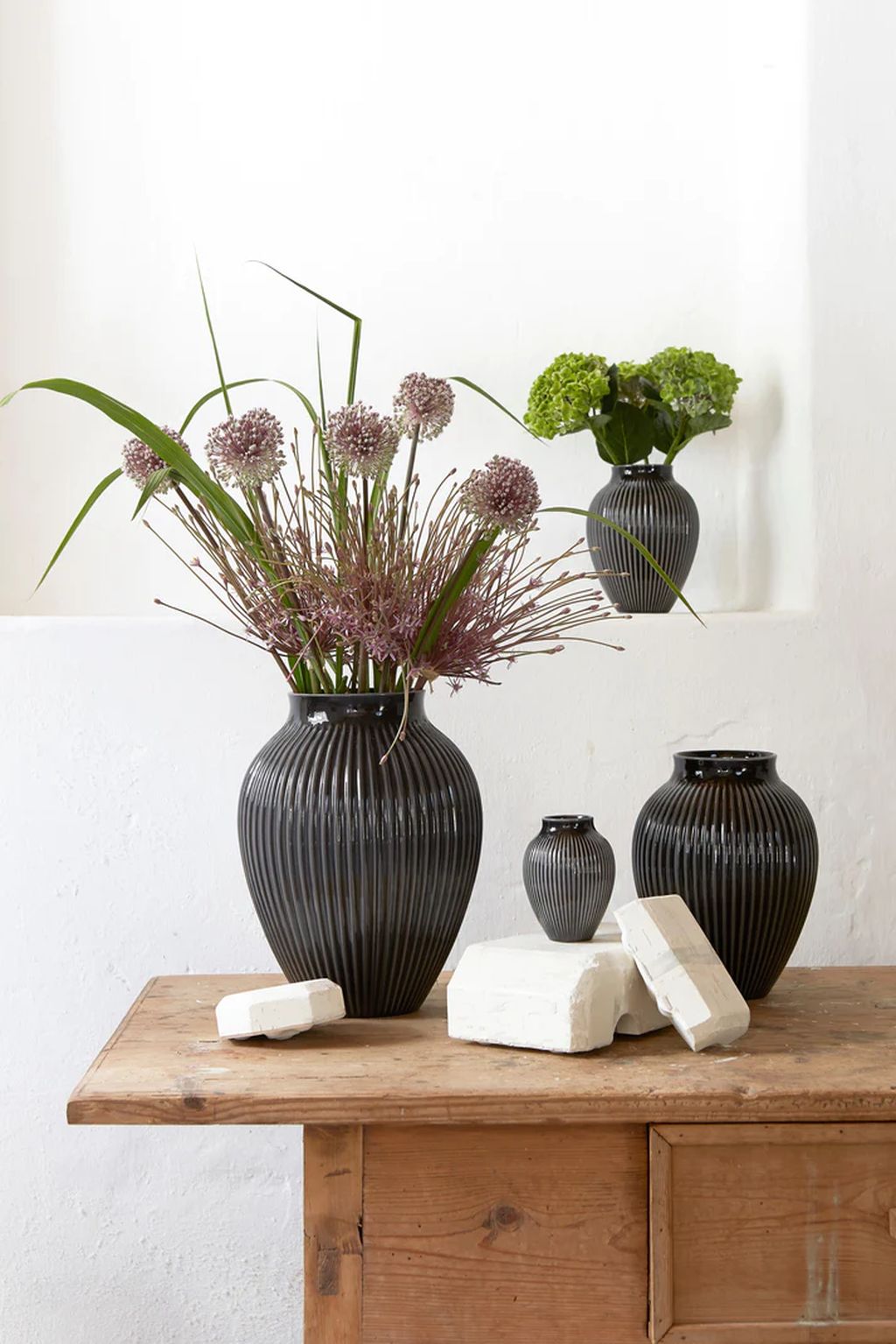 Knabstrup Keramik Vase med Riller H 12,5 cm, Sort