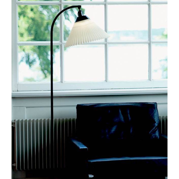 LE KLINT Lampskärm 12 inkl. Håller svart, 19x32 cm