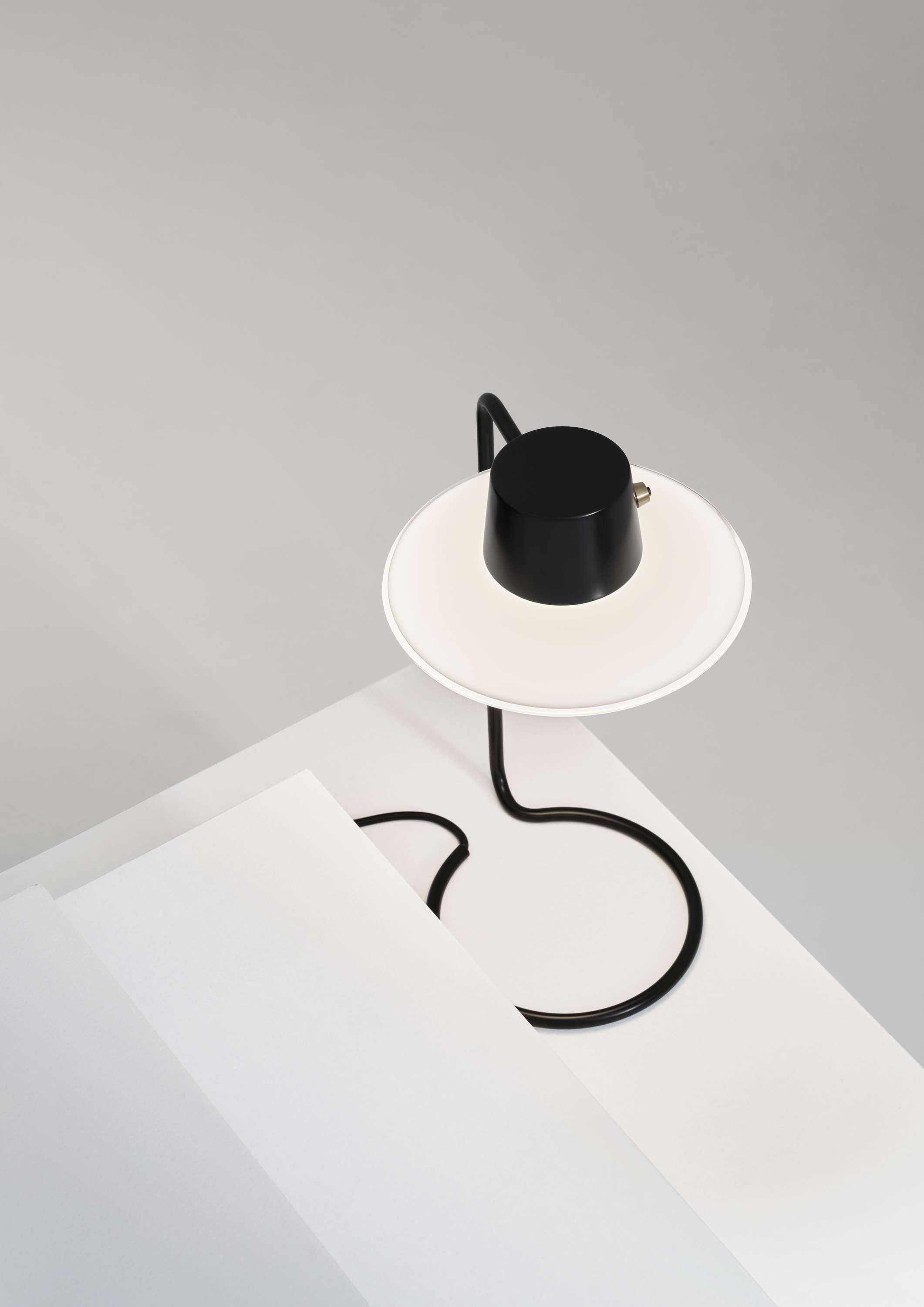 Louis Poulsen AJ Oxford bordslampa opalglas Ø 28 cm