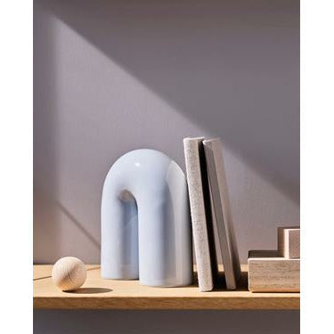 Lucie Kaas Paipa Tube Ceramics figurerar liten, blå dimma