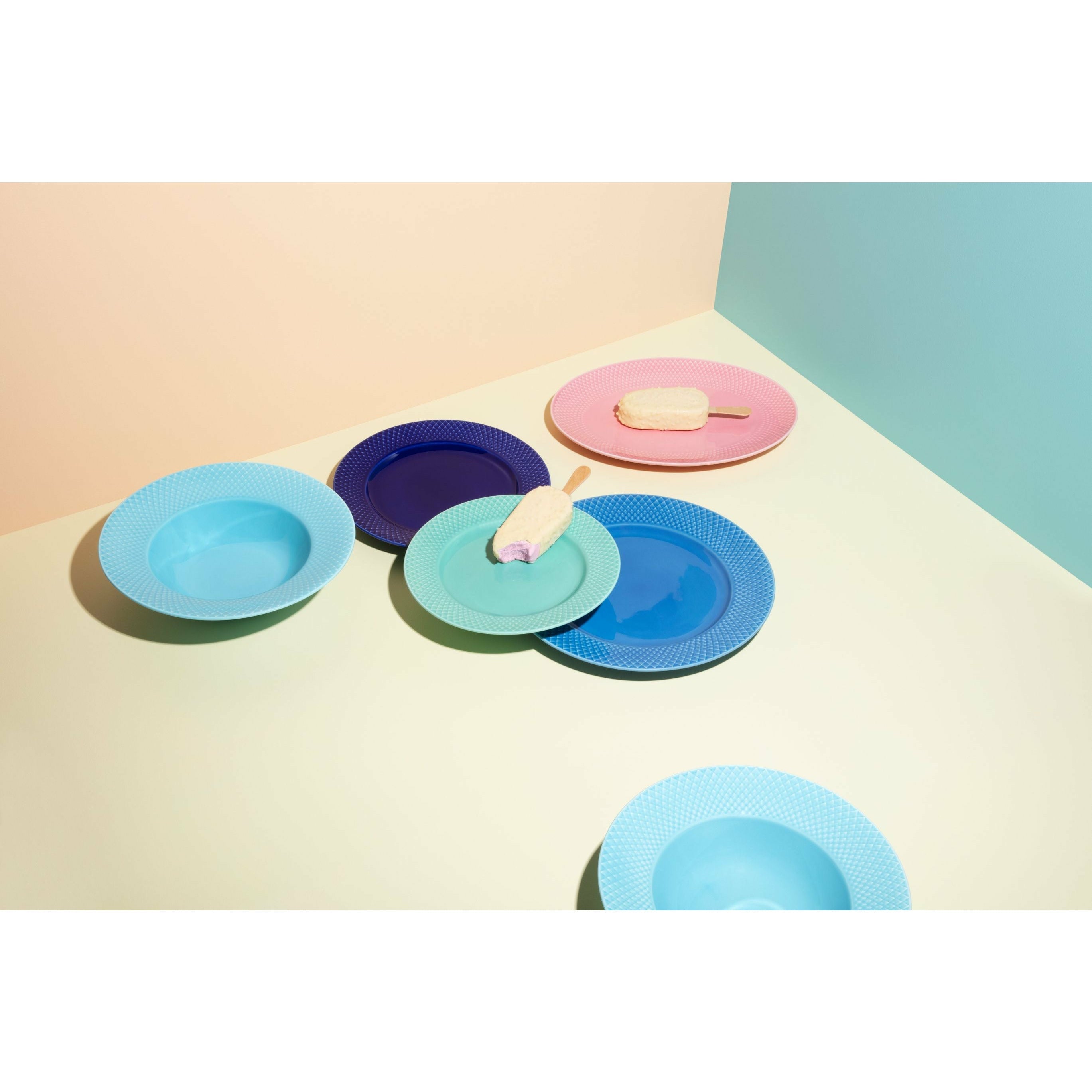 Lyngby Porcelæn Rhombe Color Oval serveringsrätt 28,5x21,5 cm, rosa