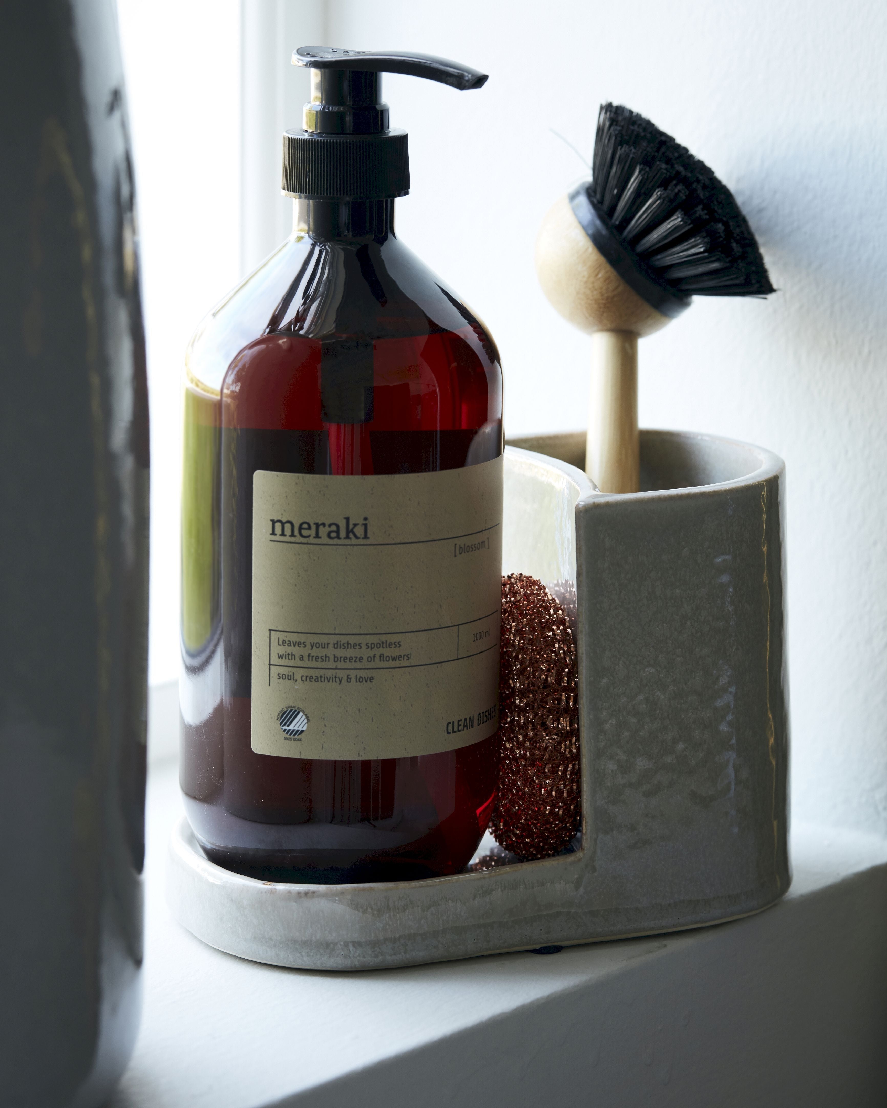 Meraki Datura Brush and Soap Holder, Shellish Grey
