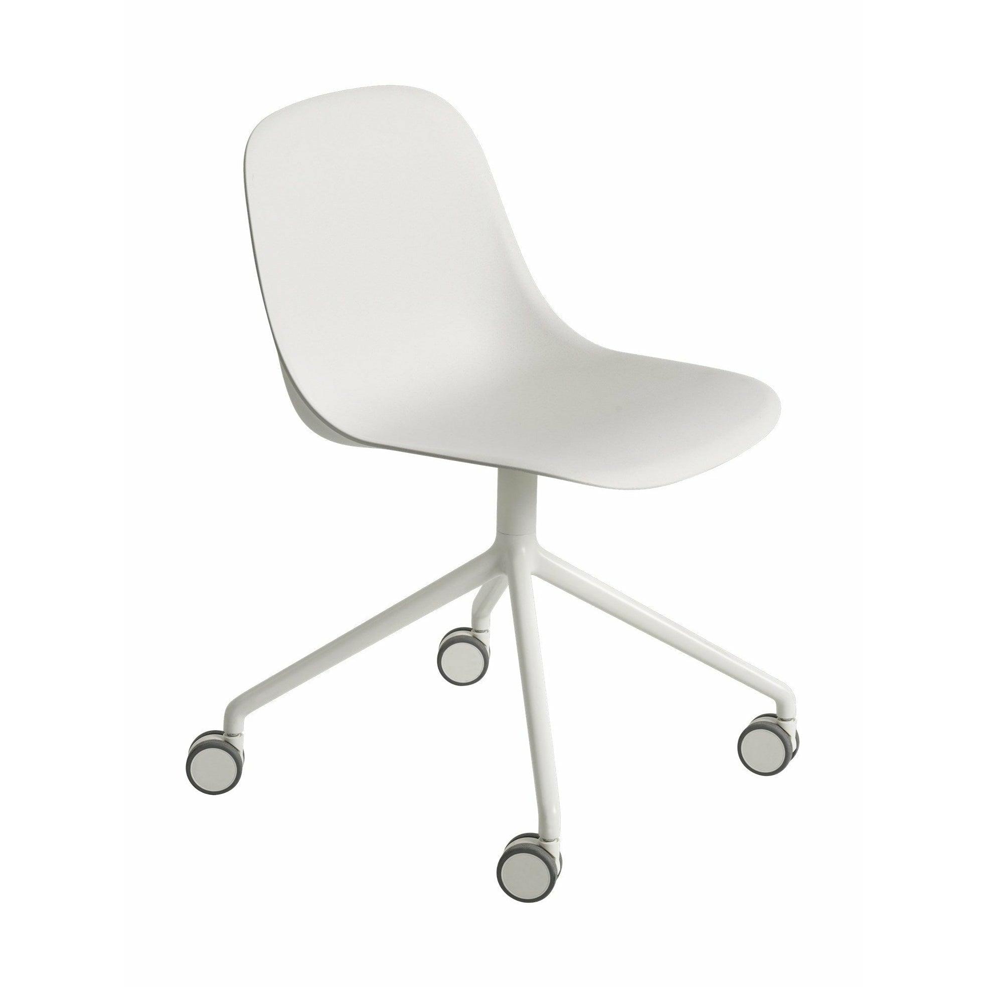 Muuto Fiber Side Chair (återvunnen) svängbar med hjul, naturvitt/vitt