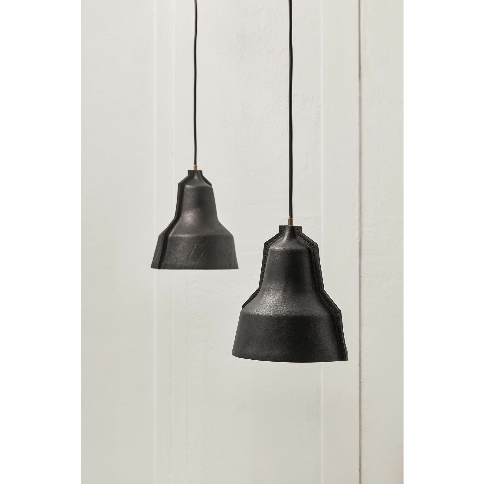 PUIK Lloyd hängande lampa, svart läder