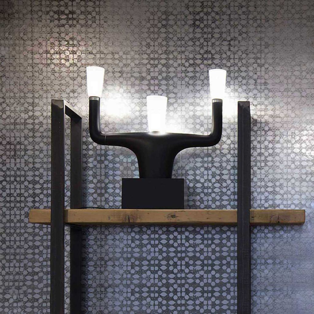 Qeeboo Guru bordslampa av Andrea Branzi, svart